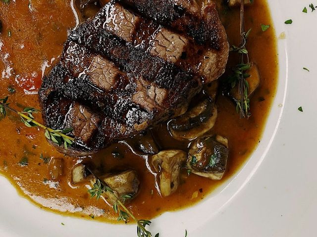 Filé mignon ao molho de champignon